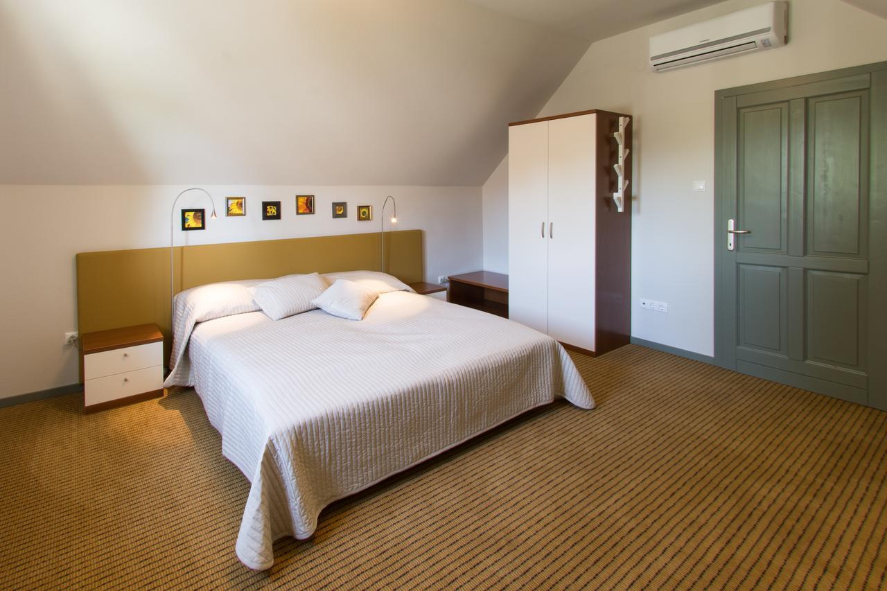 Villa Oliva Boutique Rooms Zamárdi Exterior photo